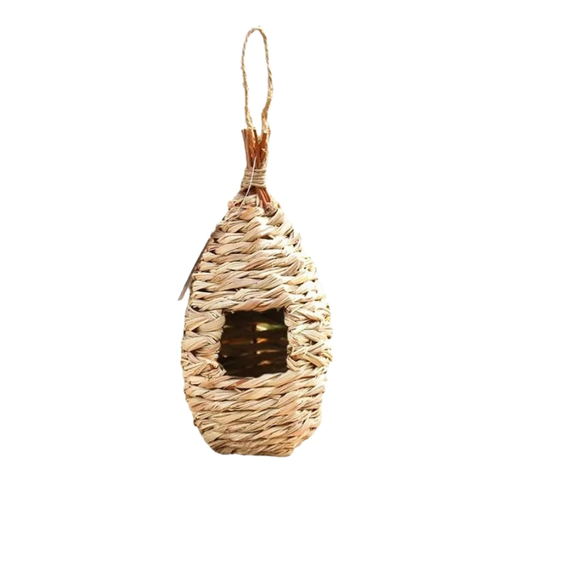 Woven straw bird's nest 