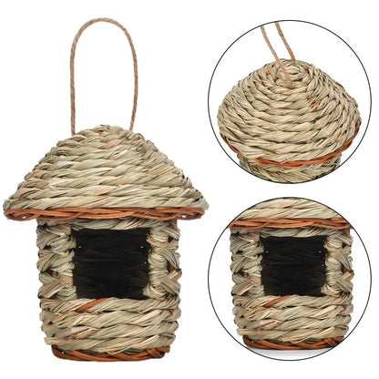 Woven straw bird's nest 