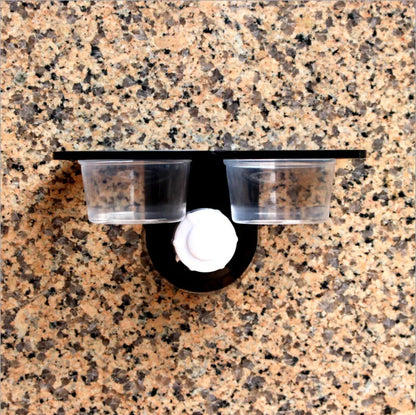 Reptile feeder with suction cup 