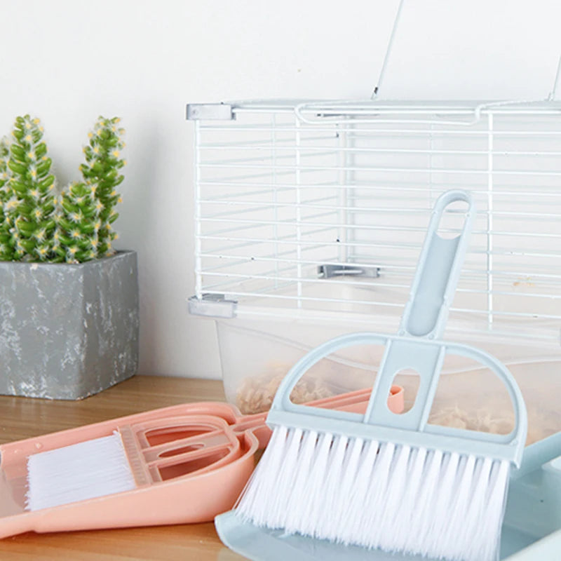 Set of small brushes for cat 