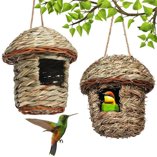 Woven straw bird's nest 