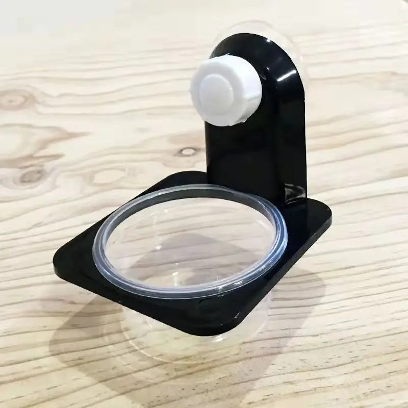 Reptile feeder with suction cup 