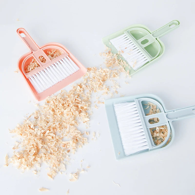 Set of small brushes for cat 